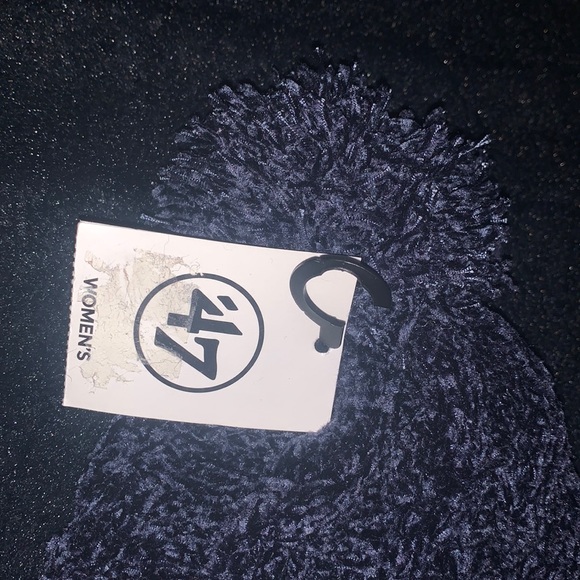 NY ‘47 Brand Women's Chenille Beanie Hat New York Yankees Pom Poof Ball NEW - Picture 7 of 11